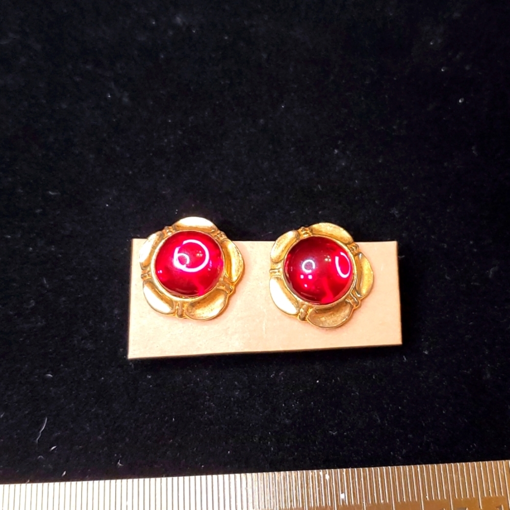 🔸️5/$25🔸️Vintage clip earrings